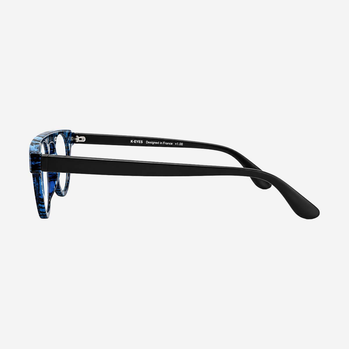 Lunettes de lecture unisexes à monture ronde, motif graphique bleu et noir.
Unisex reading glasses with a round frame featuring a blue and black graphic pattern.