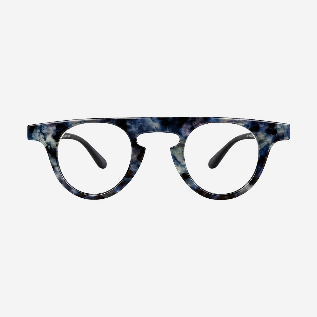 Lunettes de lecture unisexes à monture ronde, motif graphique bleu et noir.
Unisex reading glasses with a round frame featuring a blue and black graphic pattern.