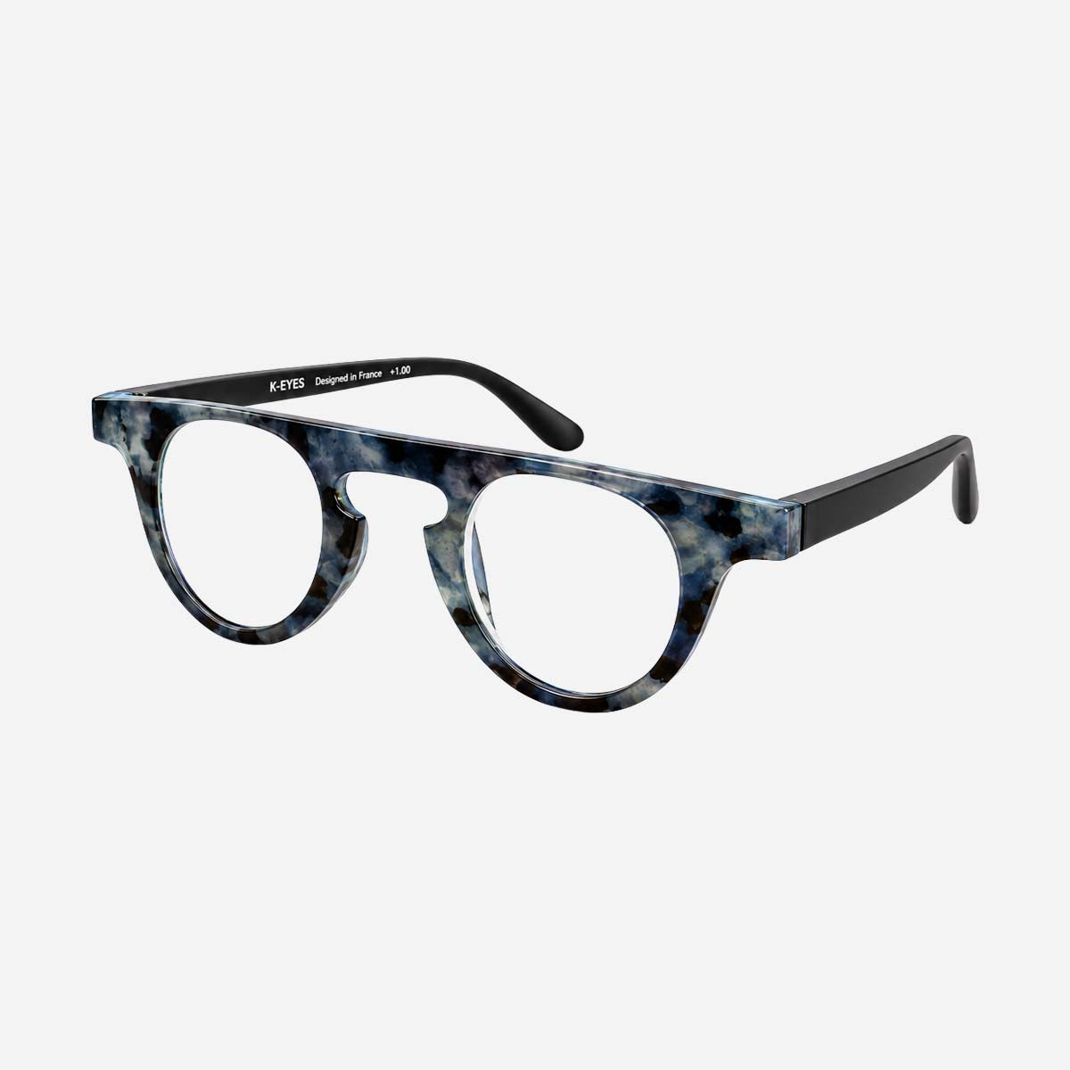 Lunettes de lecture unisexes à monture ronde, motif bleu et noir.
Unisex reading glasses with a round frame featuring a blue and black graphic pattern.