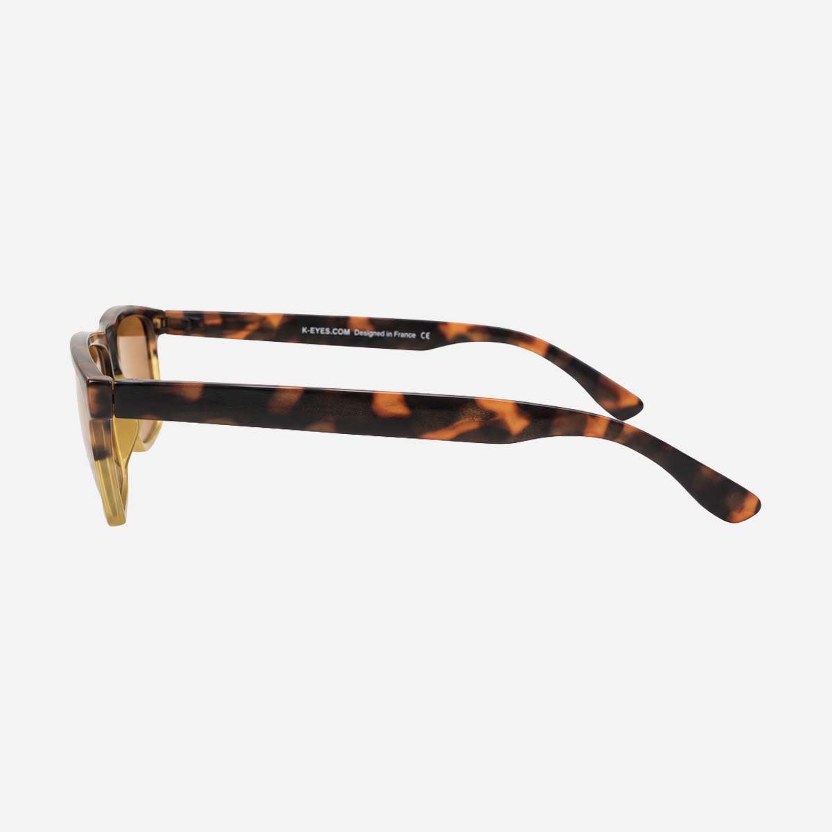 Lunettes de lecture solaires mixtes pour presbytie, avec verres teintés et protection solaire catégorie 2.
Unisex sun reading glasses for presbyopia with tinted lenses and Category 2 sun protection.
