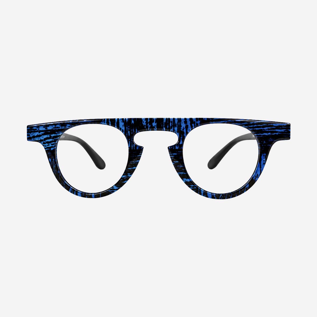 Lunettes de lecture unisexes à monture ronde, motif graphique bleu et noir.
Unisex reading glasses with a round frame featuring a blue and black graphic pattern.