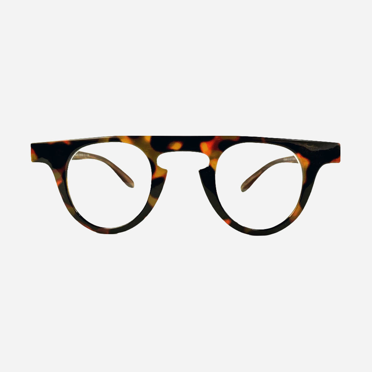 Lunettes de lecture unisexes à monture ronde, motif écaille.
Unisex reading glasses with a round frame tortoiseshell pattern.