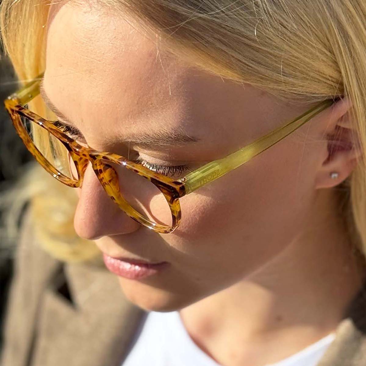 lunettes-de-lecture-monture-fine-presbyte-modele-mixte-ecaille-vert-K20