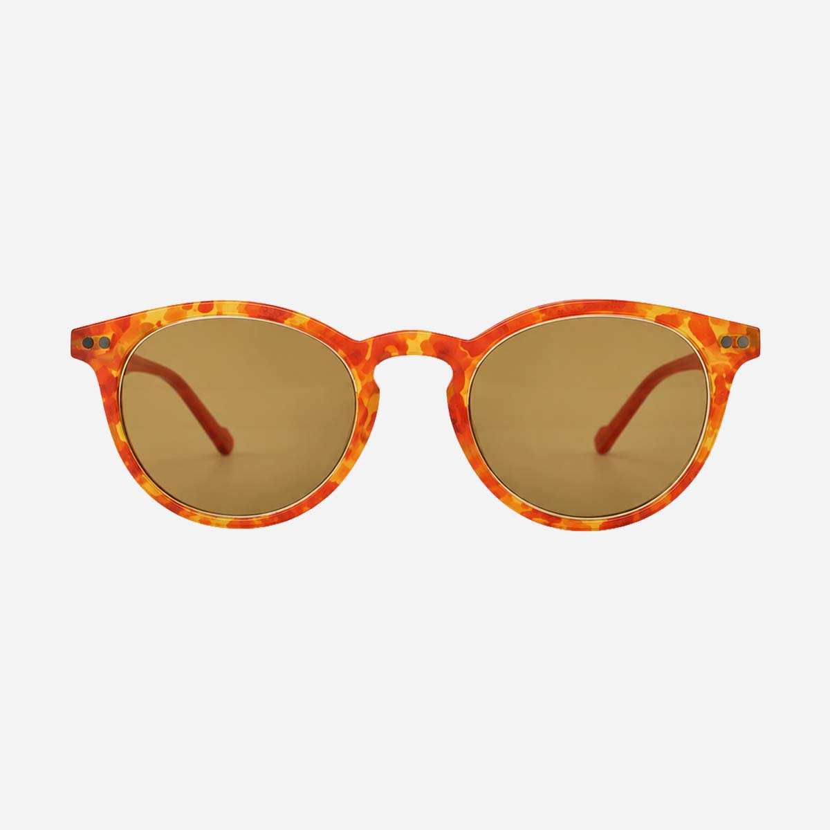 Lunettes de lecture solaires rondes, petite monture fine écaille orange avec verres teintés catégorie 2.
Round reading sunglasses, slim orange tortoise frame with category 2 tinted lenses.