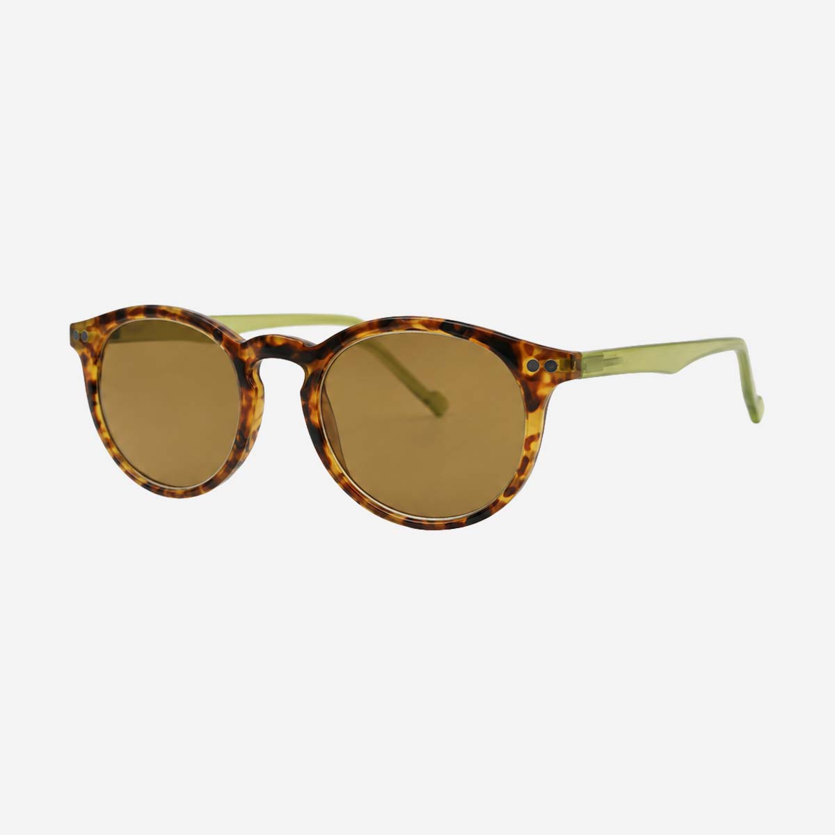 Lunettes de lecture solaires rondes, petite monture fine écaille avec branches vertes et verres teintés catégorie 2.
Round reading sunglasses, slim tortoise frame with green temples and category 2 tinted lenses.