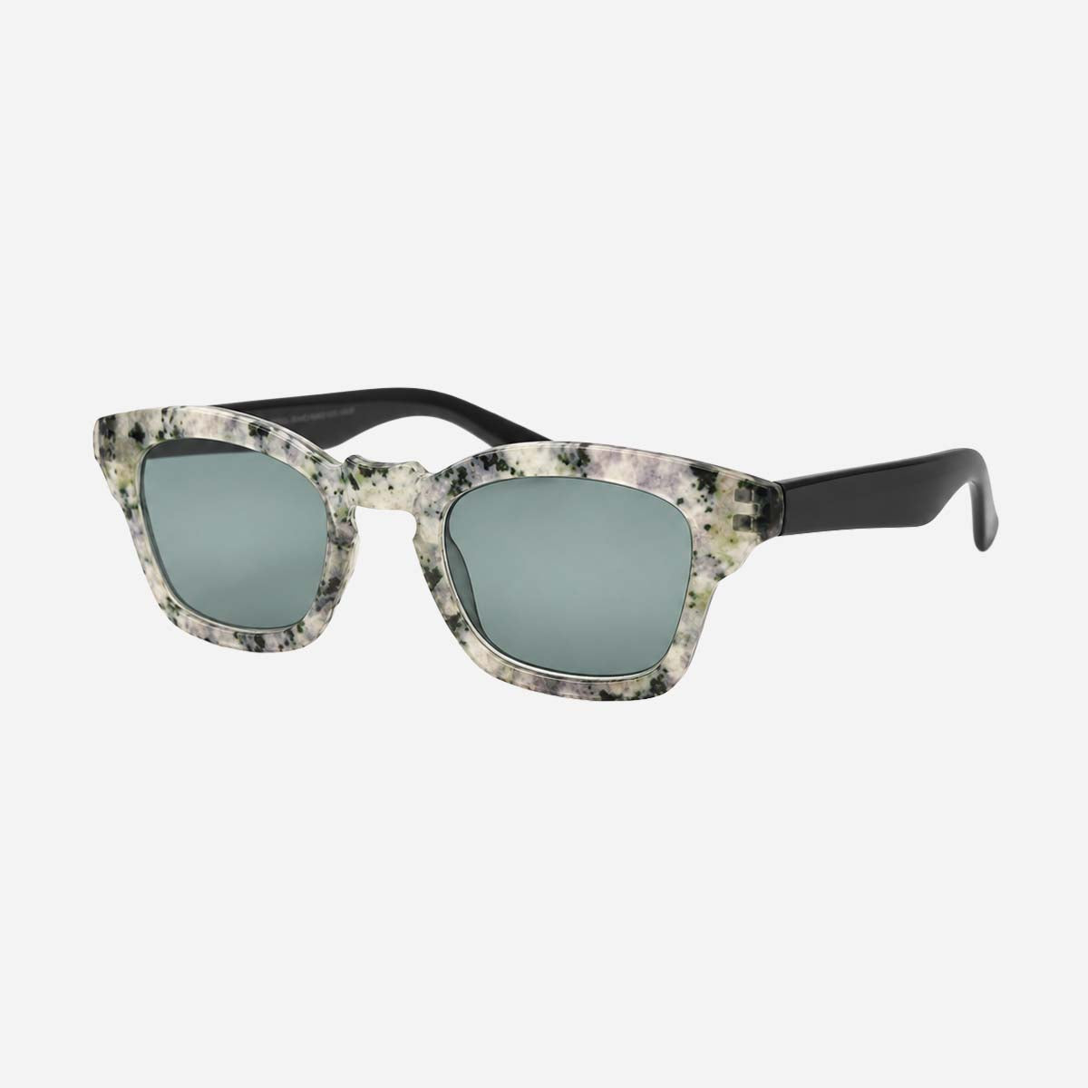 Lunettes de lecture solaires pour femme presbyte, monture marbrée verte et verres teintés, idéales pour lire au soleil en extérieur.
Women’s sun reading glasses for presbyopia with green marble frame and tinted lenses, ideal for reading outdoors in the sun.